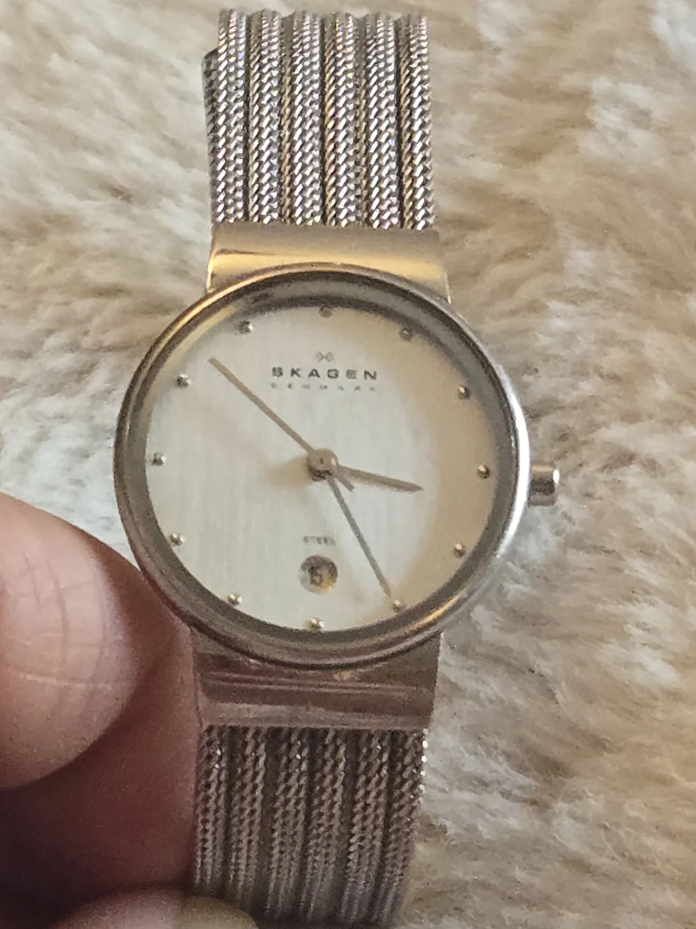 NWOT Vintage Skagen Silver Mesh Band With Gold Accent(needs battery)
